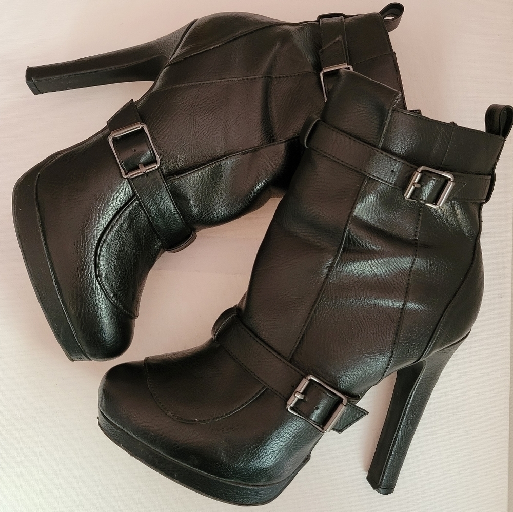 Simply Vera Vera Wang Ankle Boot Black